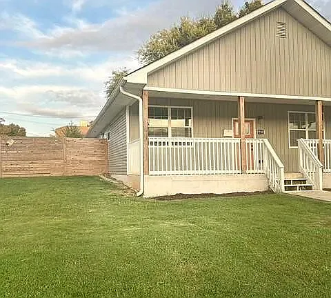 3 bed, 1300 sqft, $2,140 — Photo 2