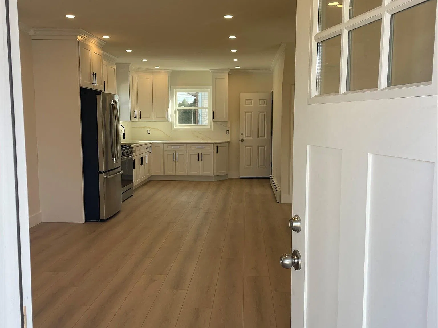 2 bed, 1.0 bath, 1188 sqft, $3,500 — Photo 3