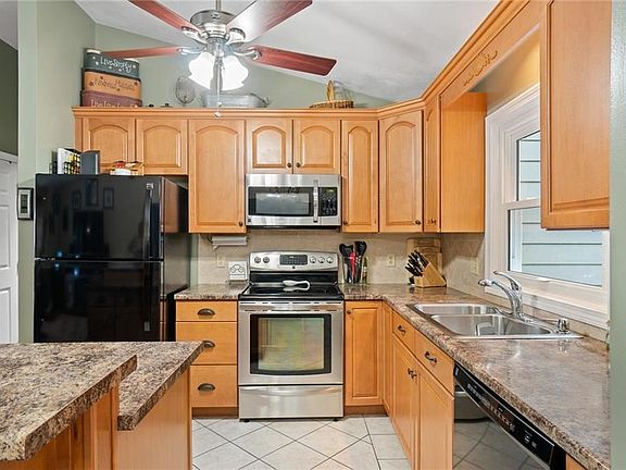 5th image of 42 Reservoir Ave