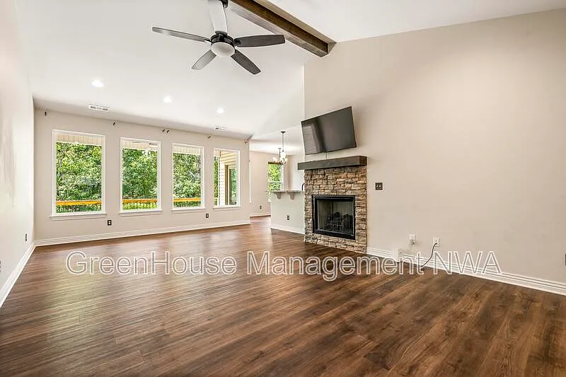 2 bed, 2.0 bath, 1433 sqft, $2,240 — Photo 3