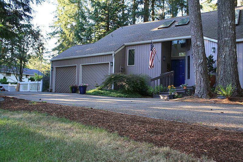 1st image of 1606 Camelot Park SW