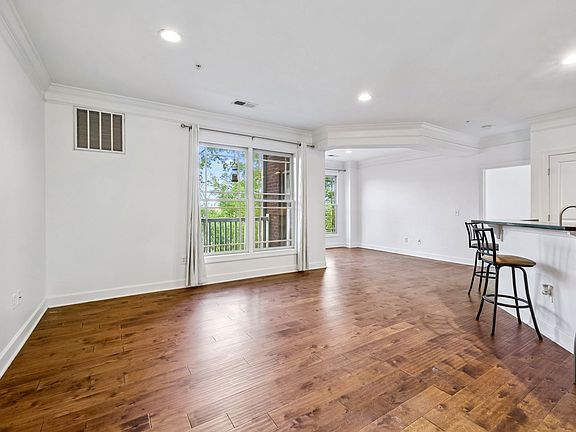 4th image of 3102 W End Cir APT 303
