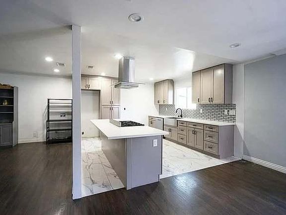 4th image of 5808 Magnolia Ave