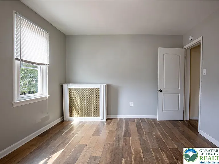 68 S Meade St — Photo 26