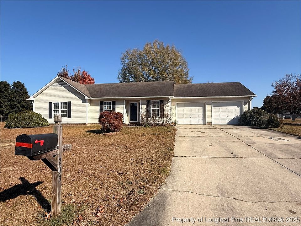 1st image of 203 Cypress Dr