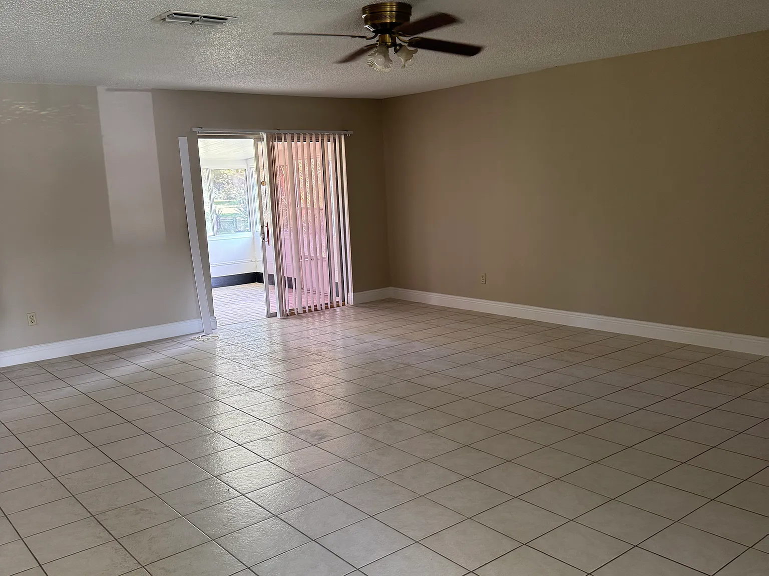3 bed, 1873 sqft, $2,500 — Photo 4