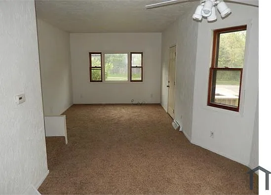 2111 W 6th St — Photo 14