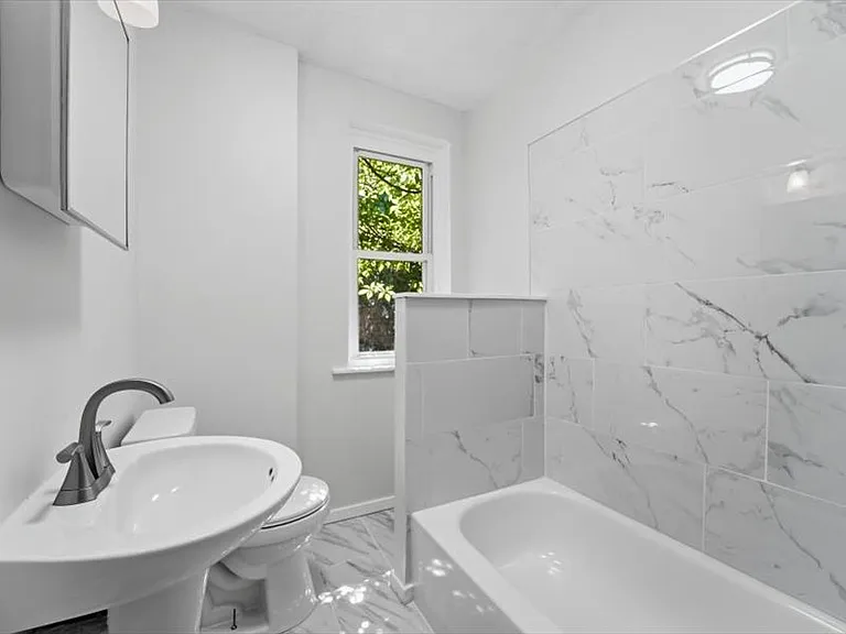 5538 Walton Ave — Photo 10