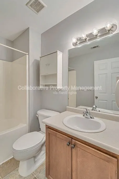 3 bed, 2.5 bath, 1350 sqft, $2,150 — Photo 4