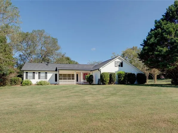 318 Cedar Creek Rd, Jackson, GA 30233