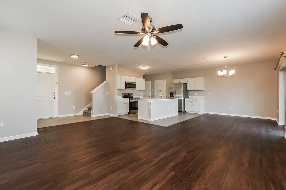 3 bed, 2.5 bath, 1694 sqft, $2,345 — Photo 4