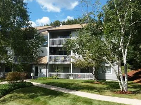 606 Franklin Crossing Rd, Franklin, MA 02038