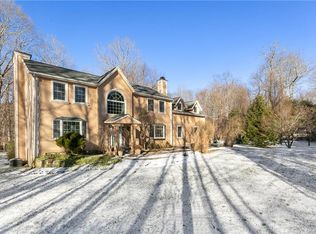 3 Brookfalls Rd, Putnam Valley, NY 10579