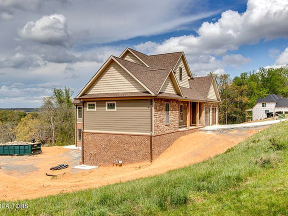 3rd image of 542 River Rd