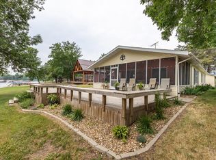 20723 257th St, Manchester, IA 52057