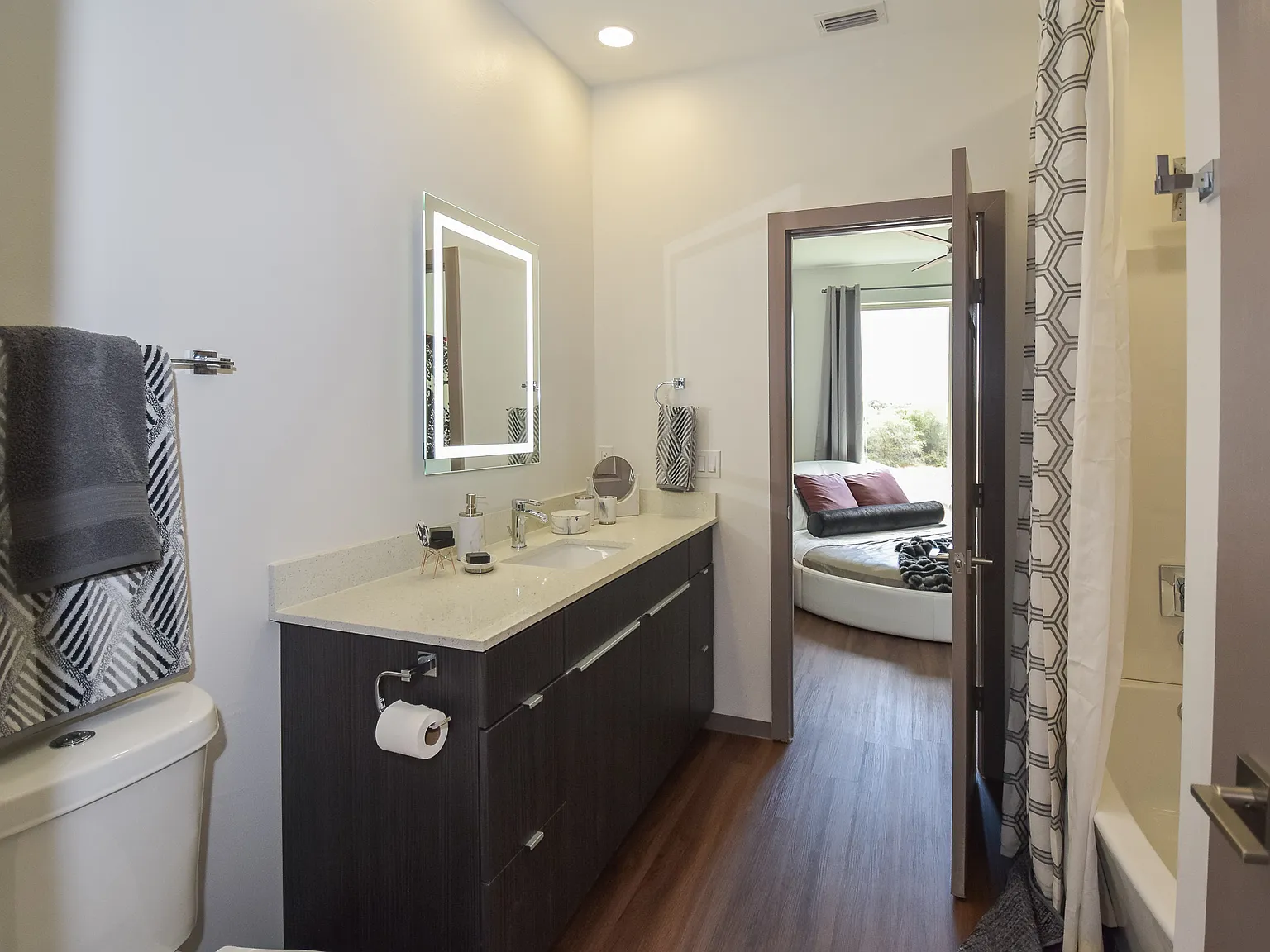 1 bed, 900 sqft, $895 — Photo 1
