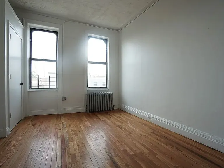 250 Stockholm St #4L — Photo 9
