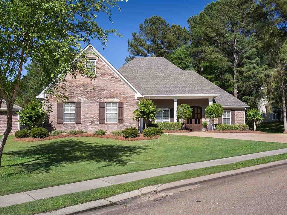 1st image of 400 Woodland Hills Ct