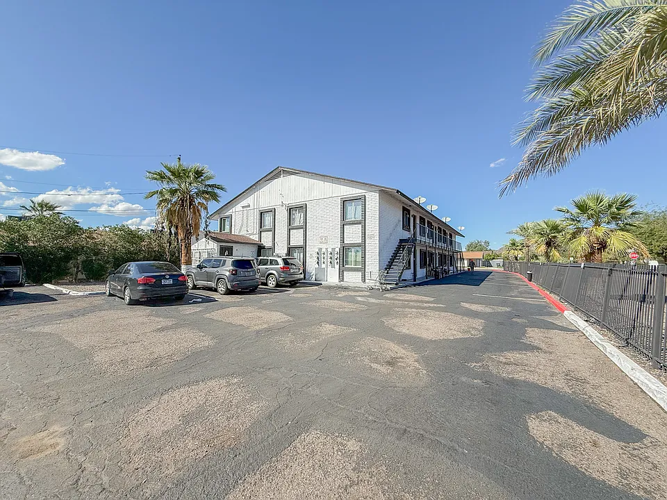 1703 W Mountain View Rd