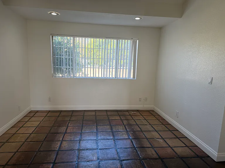 1309 Elmhurst Ave — Photo 4