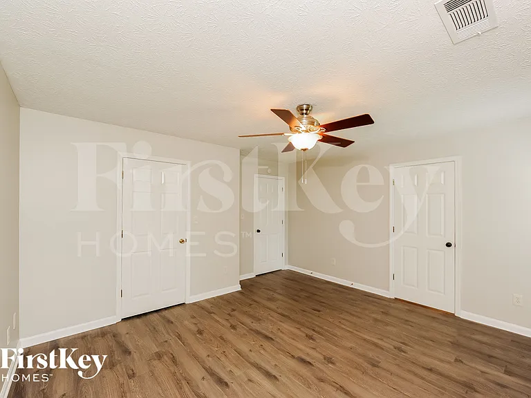 5255 Hillcrest Glenn Dr — Photo 10
