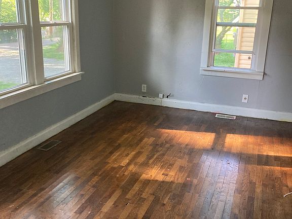 3rd image of 415 West St