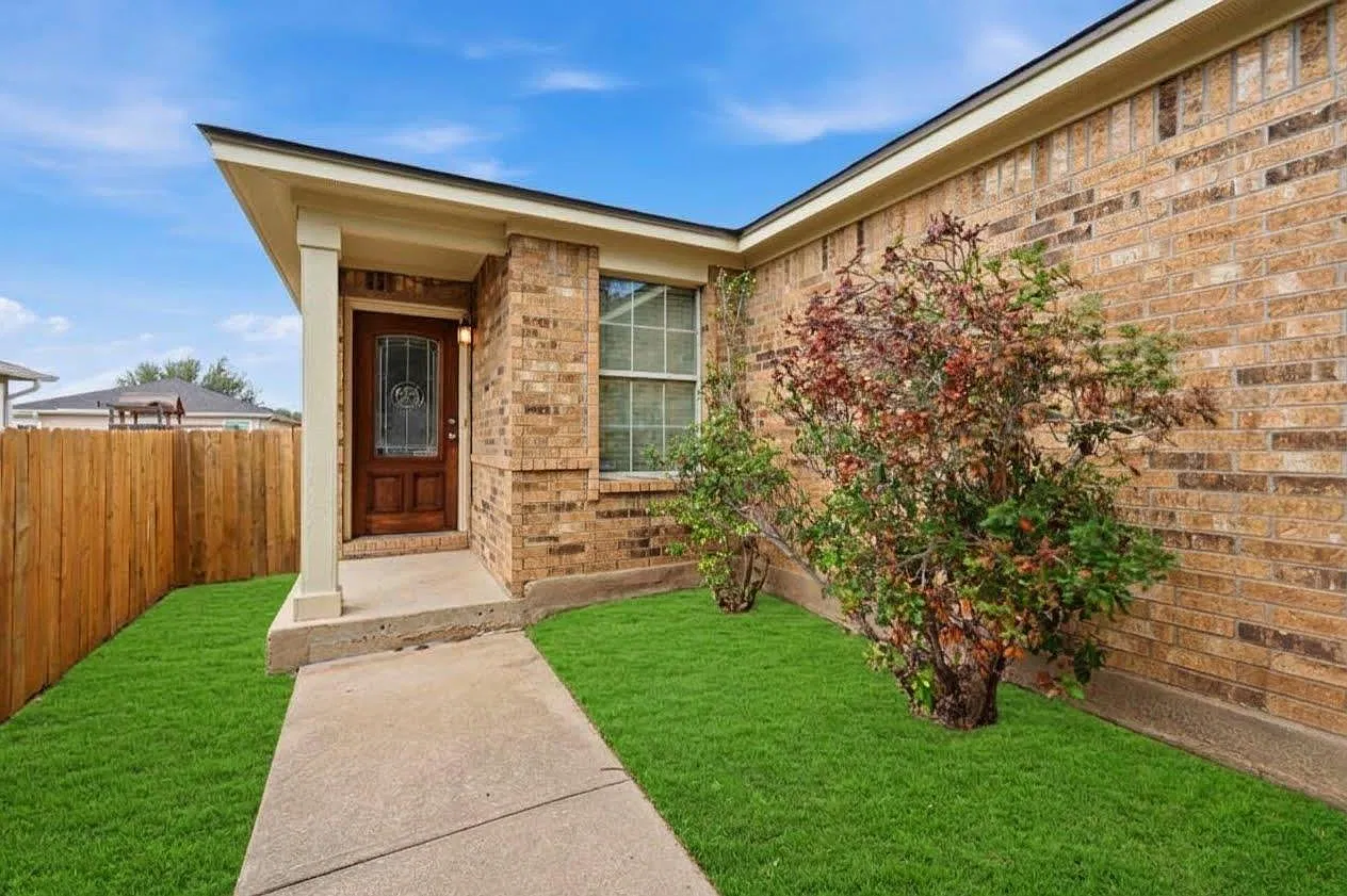 3 bed, 2.0 bath, 1342 sqft, $1,855 — Photo 4