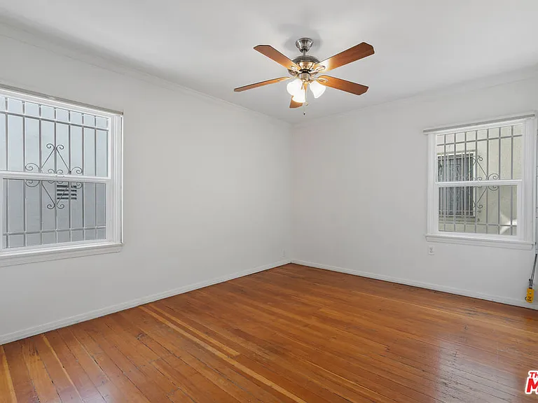 180 N Clark Dr — Photo 10