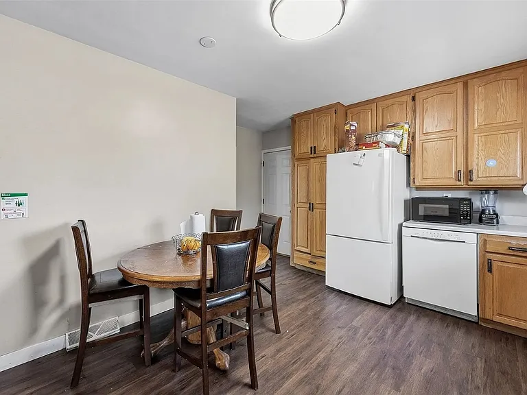 521 29th St NE — Photo 12