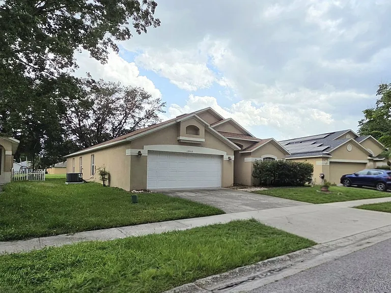 13912 Valleybrooke Ln — Photo 1