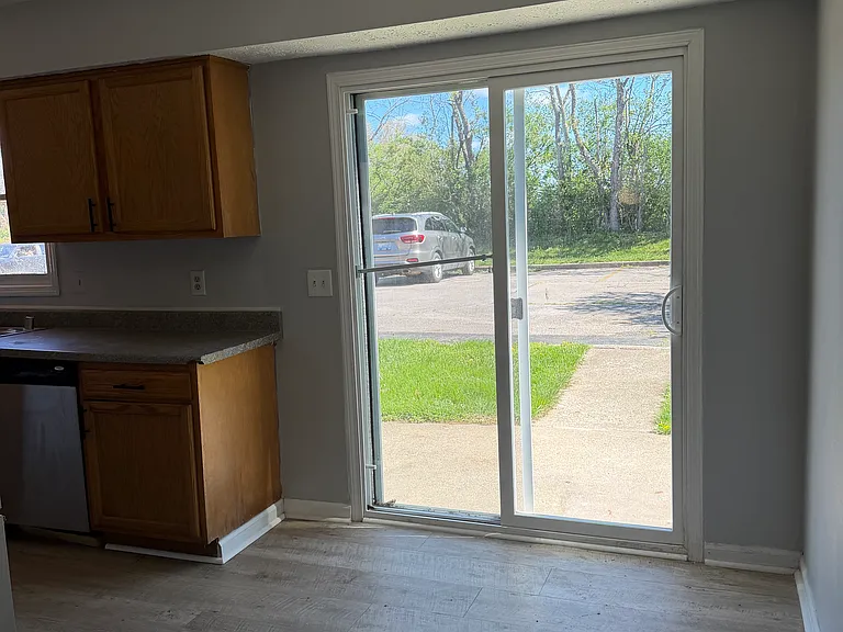 309 Churchill Dr #4 — Photo 3