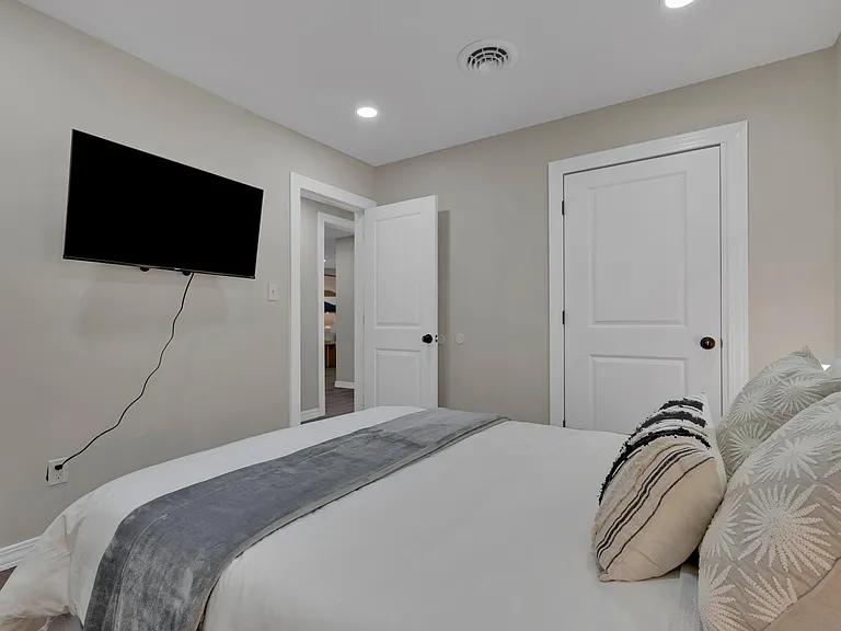 18 Montrose Dr — Photo 15