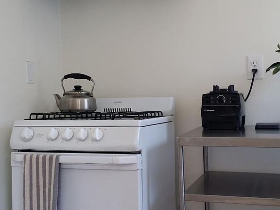 Kitchen stove