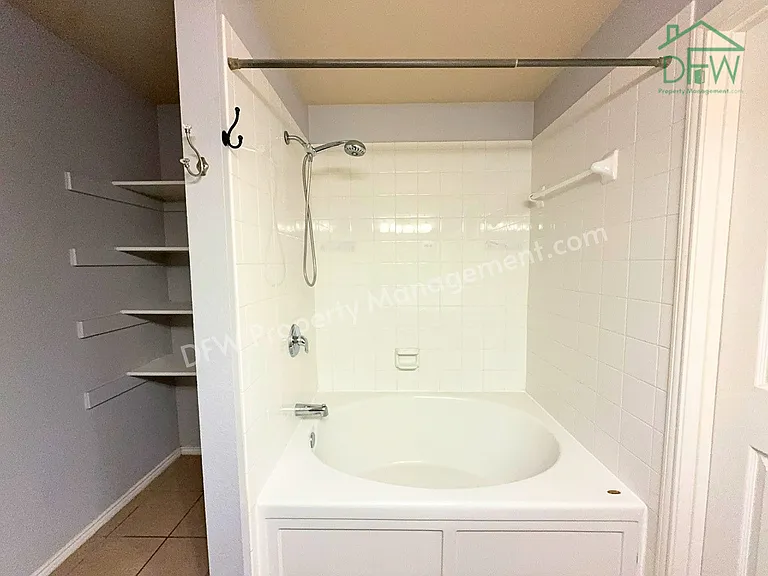 9120 Goldenview Dr — Photo 14