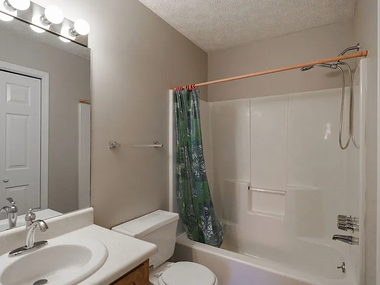 1160 Grayson Ln — Photo 8
