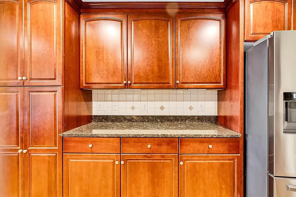 3 bed, 4.0 bath, 2499 sqft, $3,700 — Photo 4