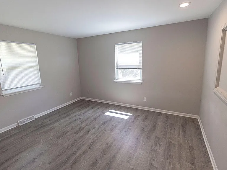 1915 Greenleaves Ct — Photo 25