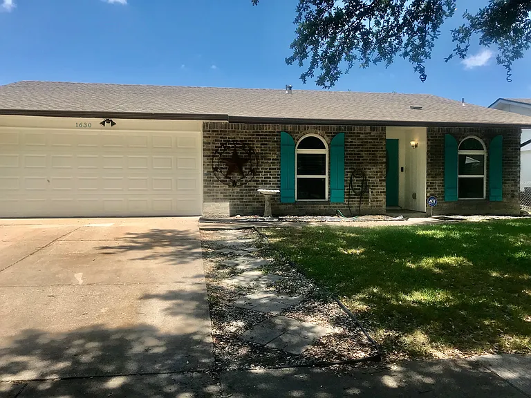 1630 Dell Oak Dr — Photo 2