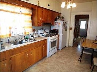 4th image of 39 Townsend Ave