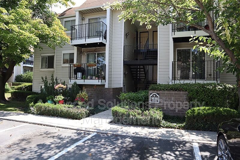 1st image of 1039 E Quail Vista Ln APT I