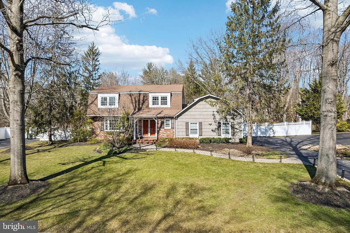 23 Douglass Dr photo 1