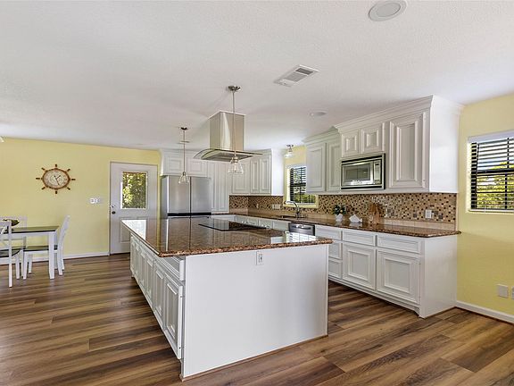 5th image of 309 Oak Island Dr