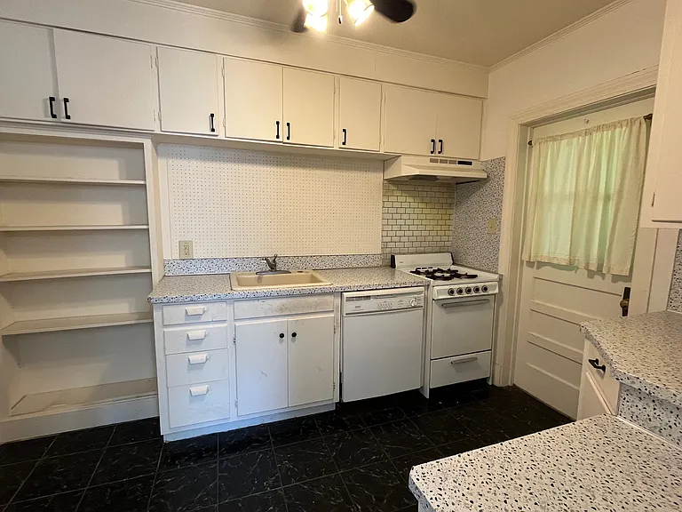 906 Corrine St #B — Photo 7