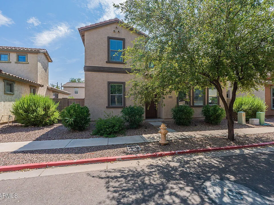 7207 S 48th Gln