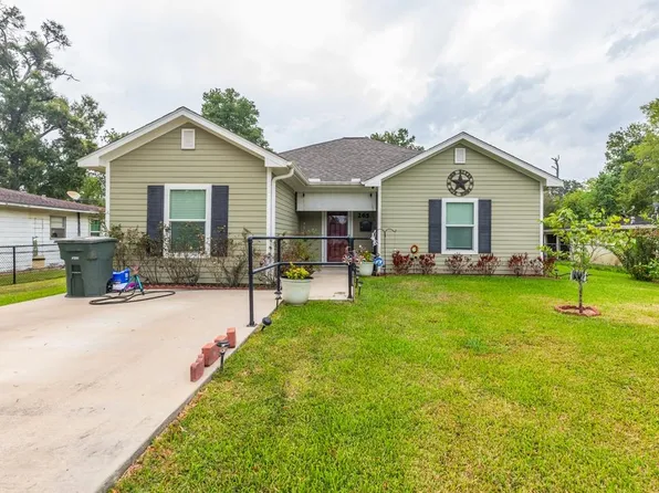 265 Canterbury Dr, Beaumont, TX 77707