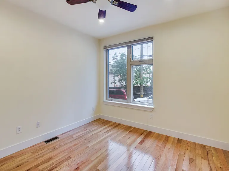 1537 Ogden St — Photo 15