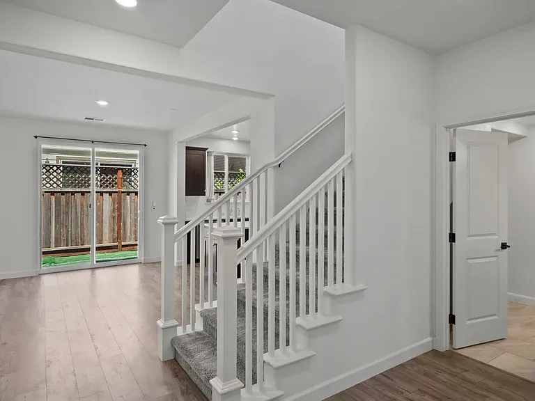 7461 Walker Way — Photo 3