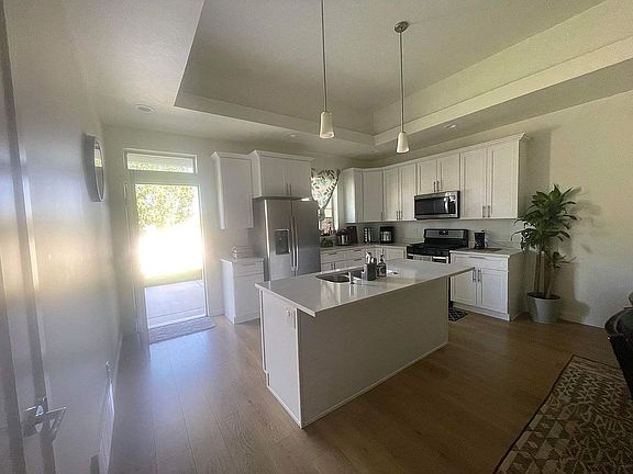 5th image of 583 E Glenpoint Ct