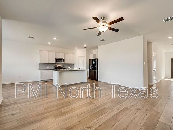 5th image of 1621 Lake Grove Dr