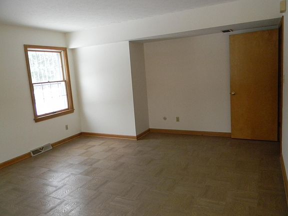 2nd image of 80 & 84 Hemlock Dr